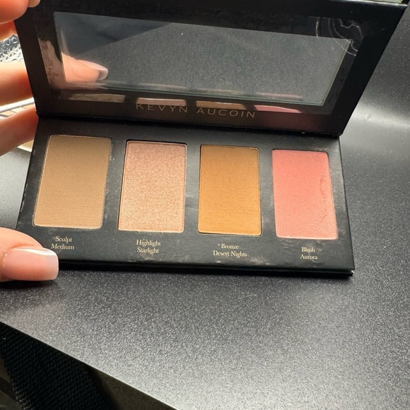 Kevyn Aucoin The Contour Palette - 4-in-1 Face Essentials-see flaw in pic - Picture 11 of 12